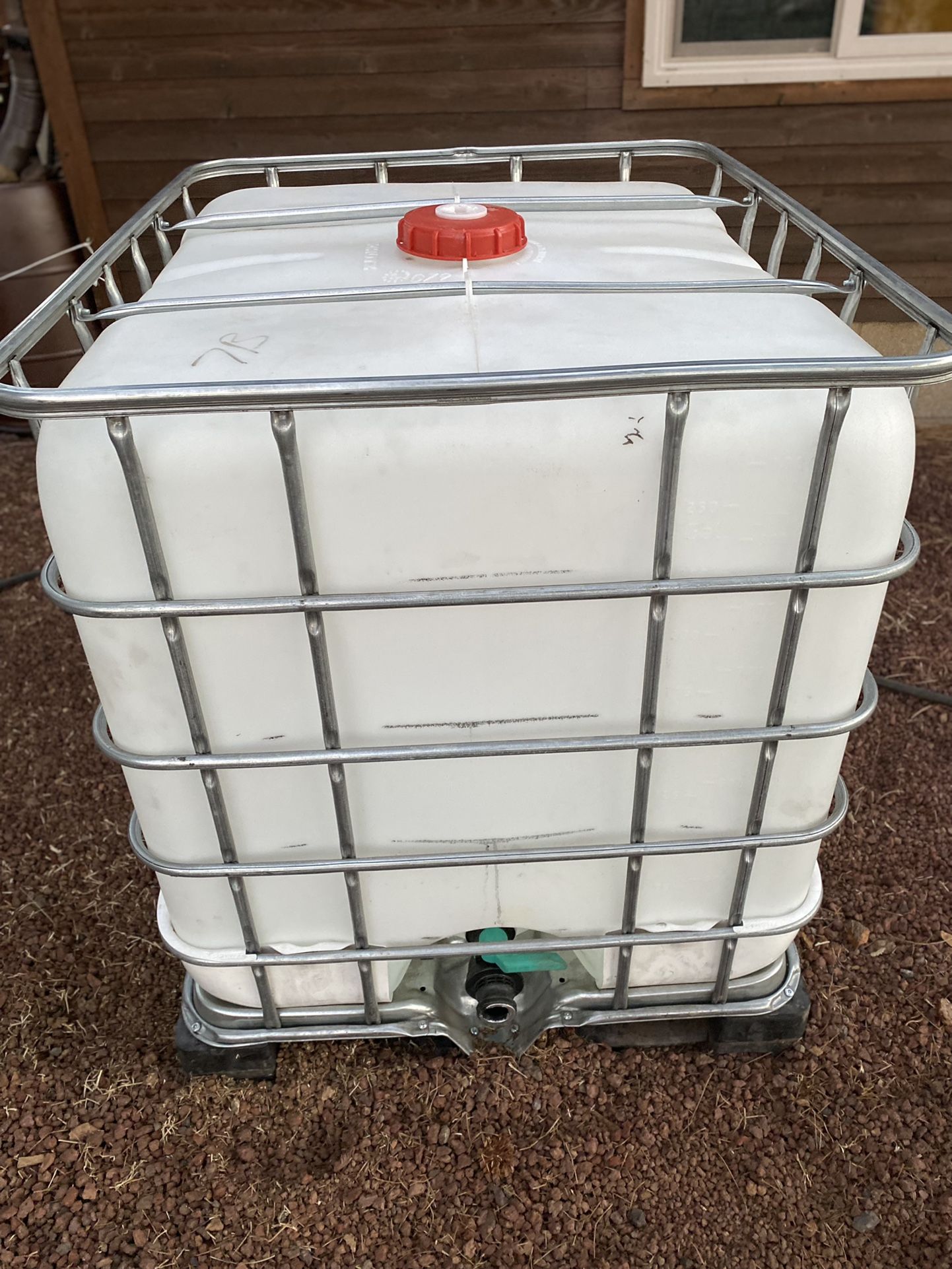 275 Gallon Water Totes 