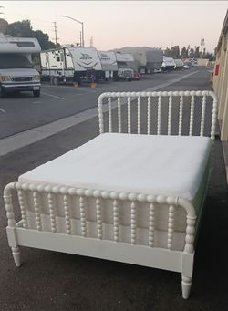 FULL SIZE BED FRAME WITH BOX AND MATTRESS