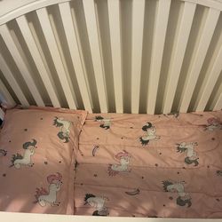 White infant Crib w/Mattress and linen’s