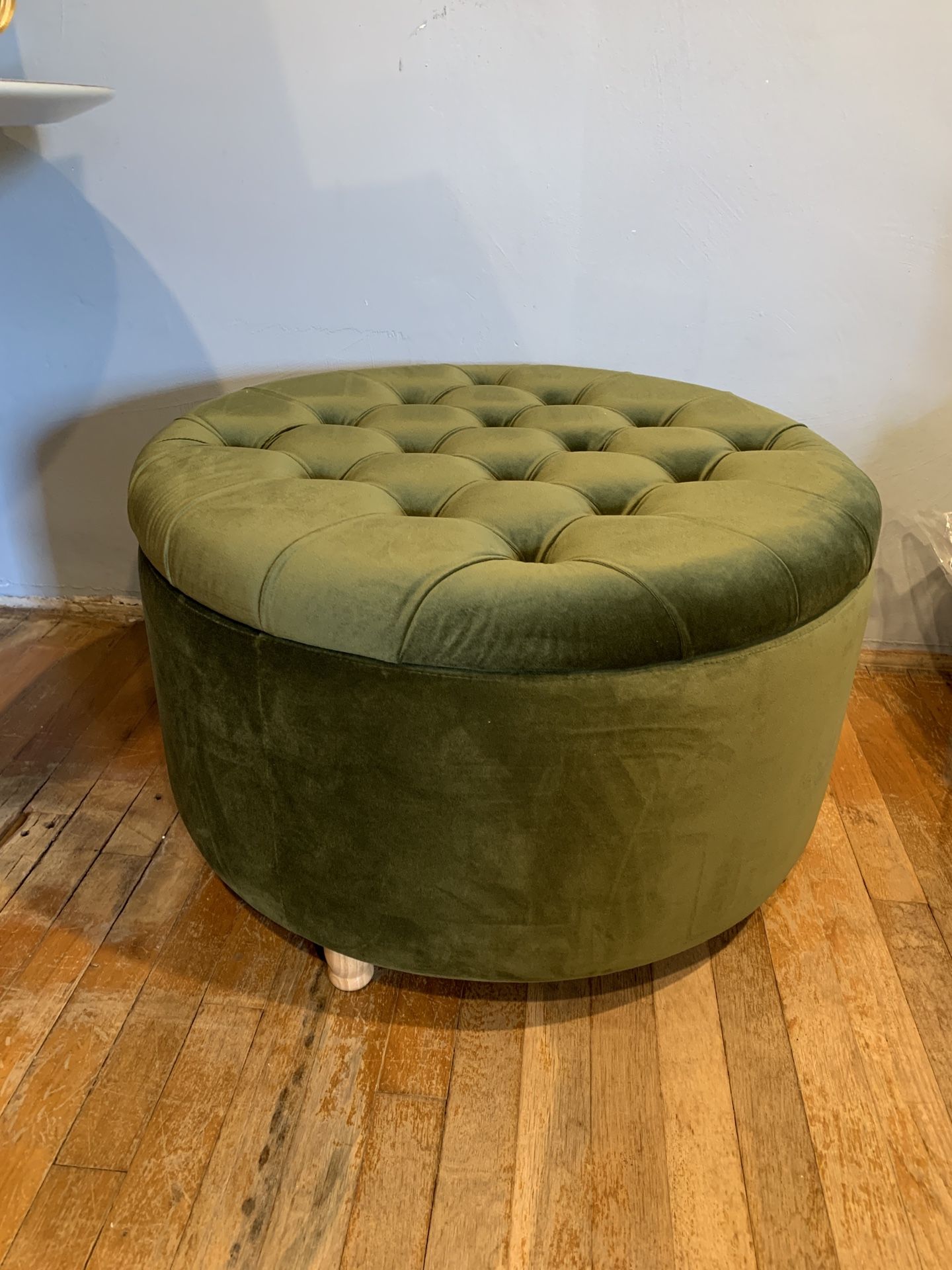 NEW 28” Wide Green Velvet Button Tufted Round Storage Ottoman 