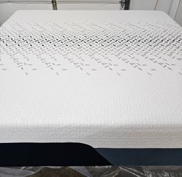 LIKE NEW! Nectar Ultra King Mattress - Delivery Available