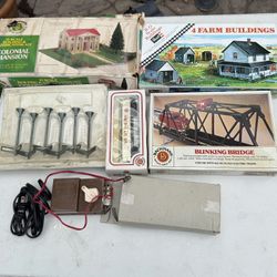 VTG Bachmann Plastic HO Buildings and Accessories Lot