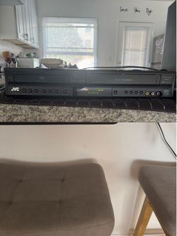 JVC HR-XVC11B DVD Player and Video Cassette Recorder
