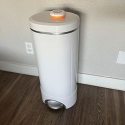 Munchkin Diaper Pail