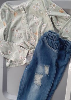 Long Sleeve Floral Top With Tattered Jeans.