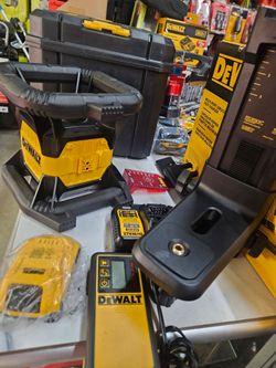 DeWalt Rotary Laser Level Kit with Accessories