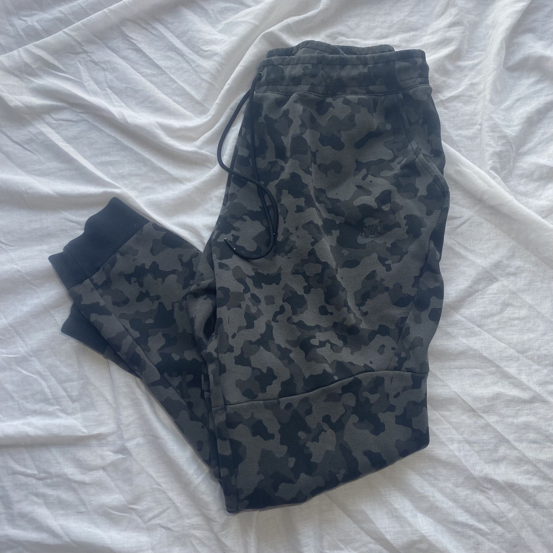 Nike Sportswear Tech Fleece Black Camo Jogger Pants Men's XL CJ5981-010