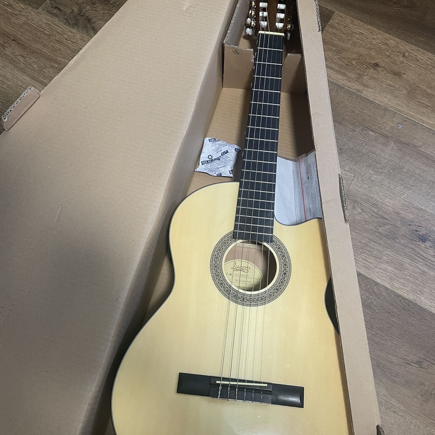 Acoustic/electric Guitar Lucero LC100CE