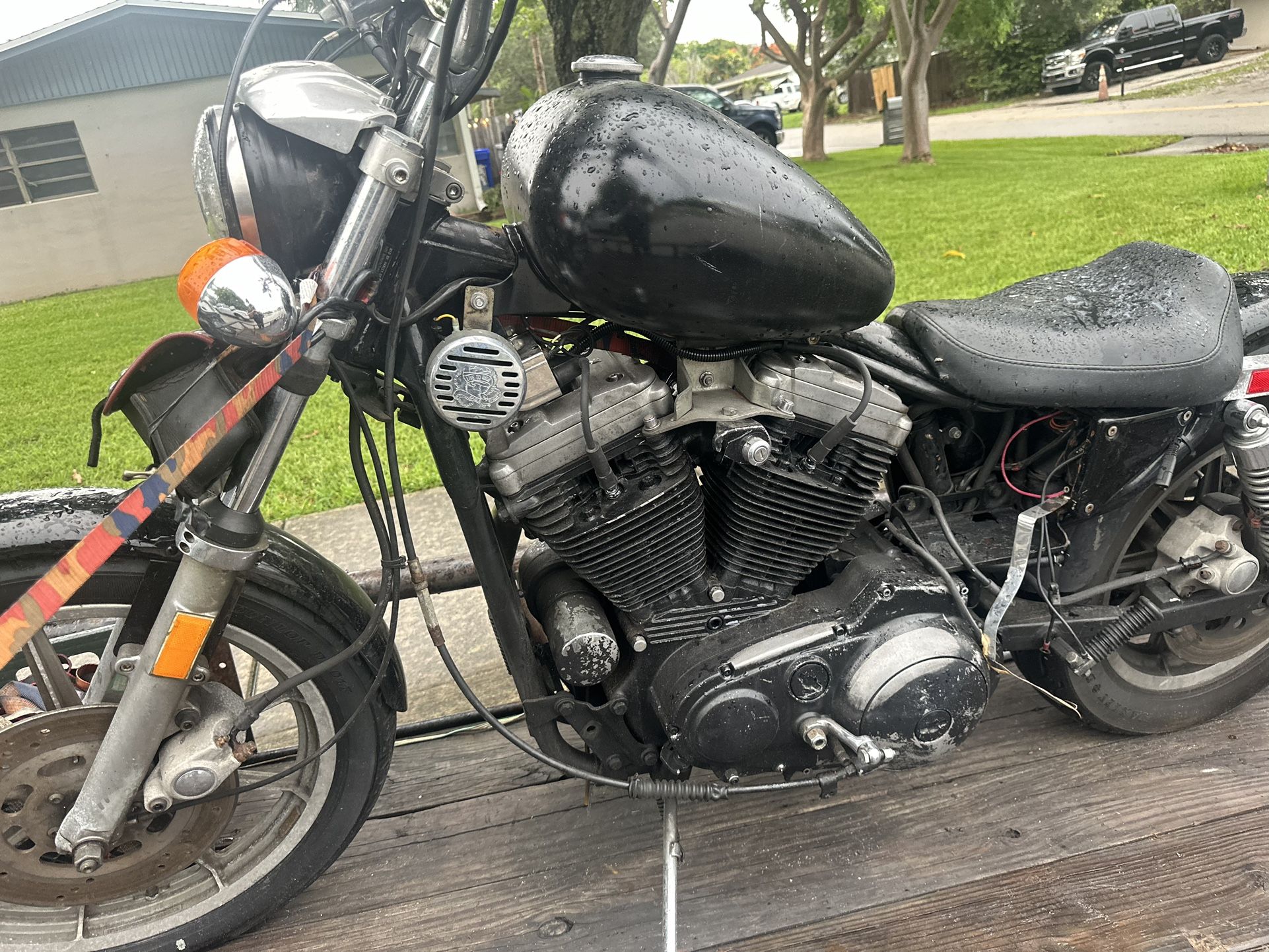 1987 Harley Davidson sportster been sitting a couple years needs Shift Shaft clean title both Footpegs damaged