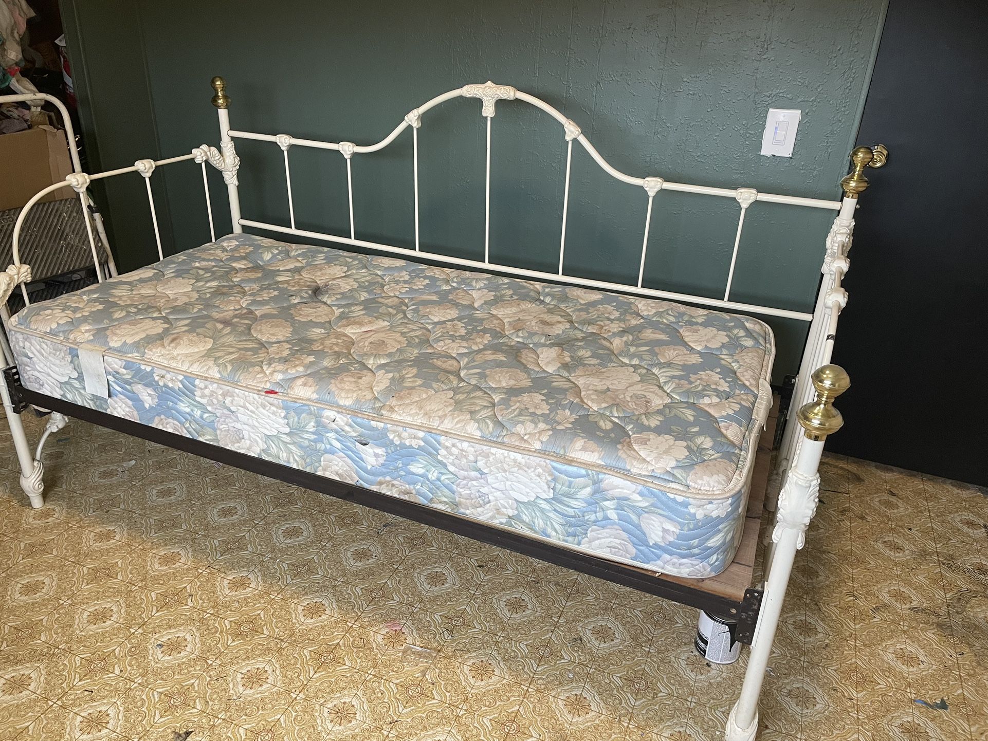 Antique Twin Rod Iron Daybed 