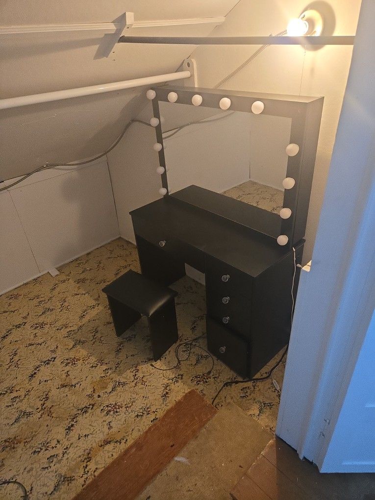 Make Up Desk
