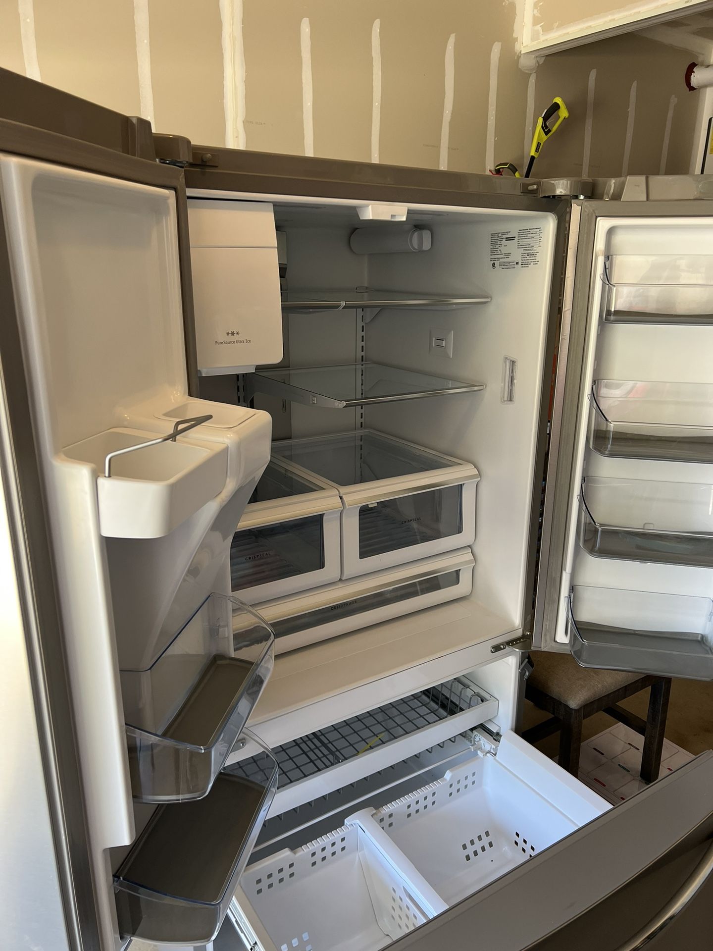Frigidaire Gallery French Door Refrigerator for Sale in Marysville, WA