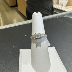 Ladies Engagement Ring 14K 