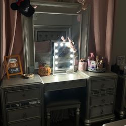 Queen Size Bedroom Set