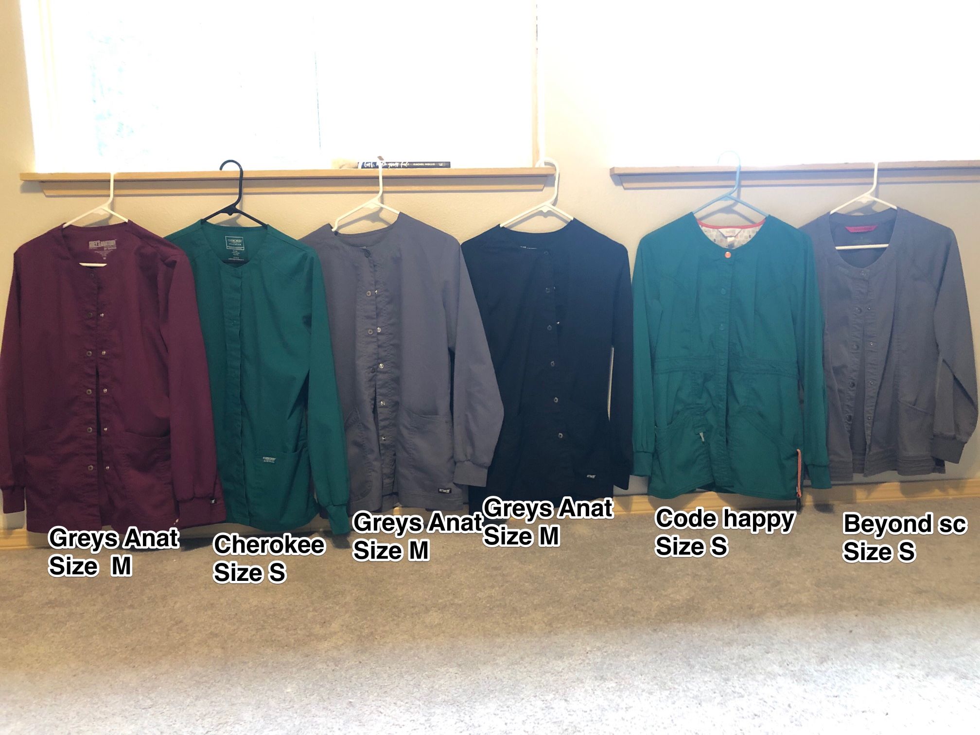 Women’s Scrub Jackets Small-medium Great Condition