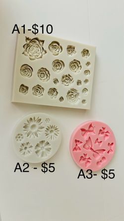 Silicone & Plastic Molds For Treats