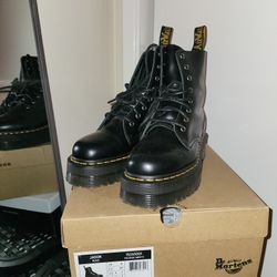 Dr Martens Women's Size 8
