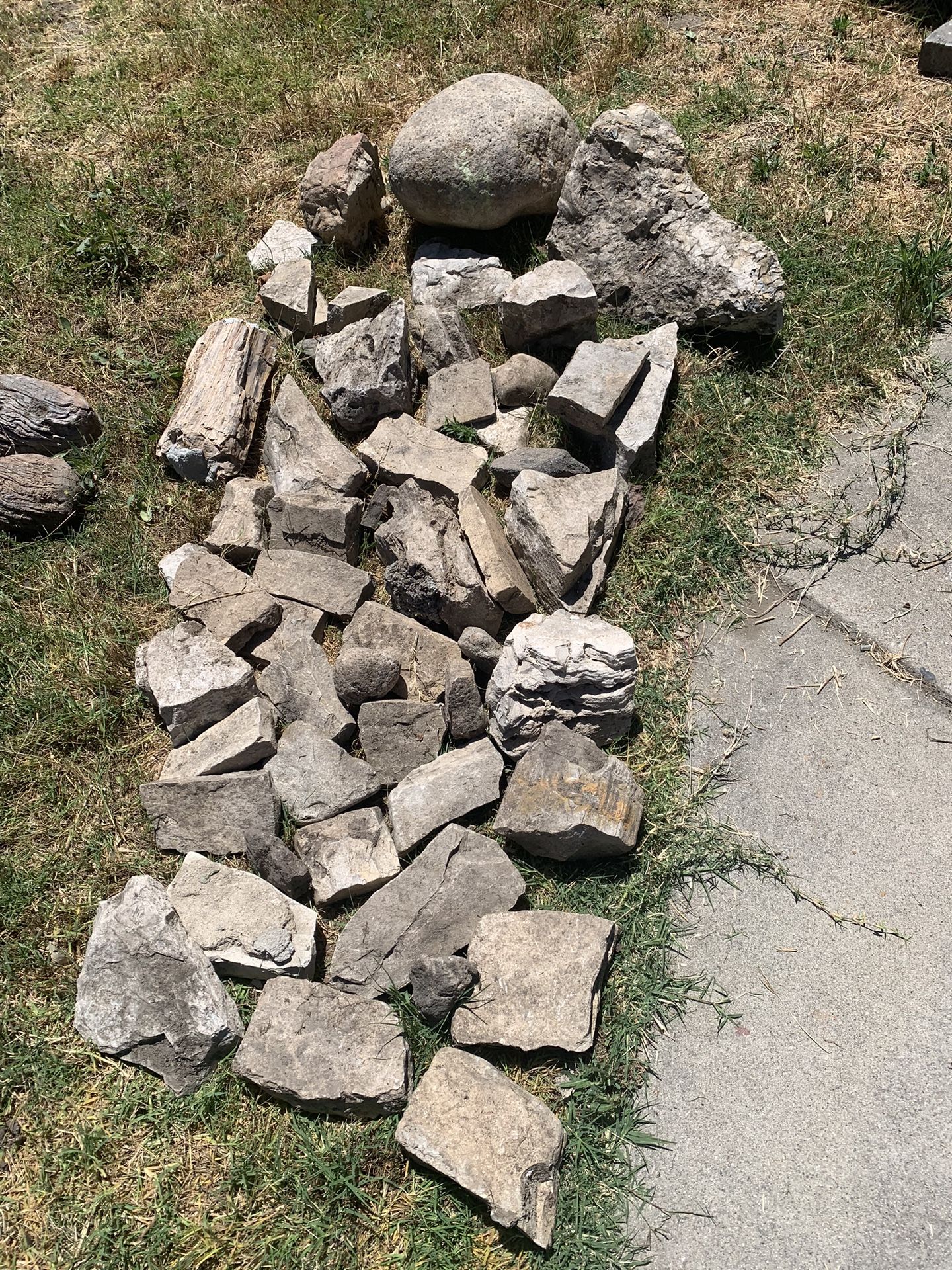 Free Landscaping Rocks for Sale in Bellflower, CA - OfferUp