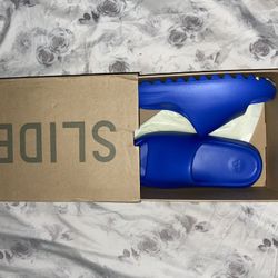 YEEZY SLIDES BLUE