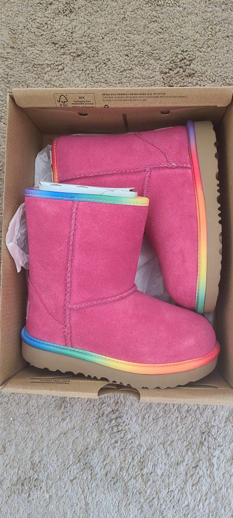 New UGG Girls Size 9 T Classic Short II Rainbow Shearling Lined Boot 