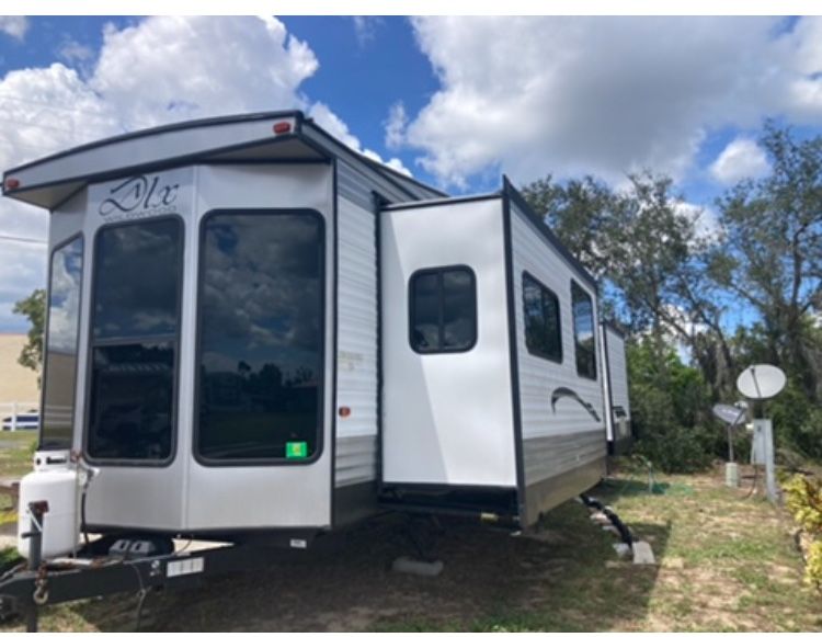 2018 Forest River Wildwood park model 38ft