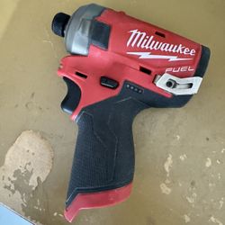 Milwaukee M12   1/4” Impact Driver