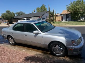 1999 Lexus LS 400