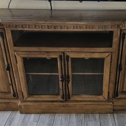 TV Stand/Entertainment 