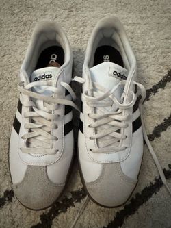 Adidas Sneakers – Men’s Size 8 – Worn 2–3x (Like New)