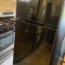 Whirlpool Refrigerator Top Freezer Stainless Black 