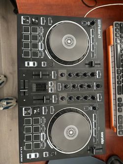 Roland DJ-202 4-deck Serato DJ Controller with Drum Machine