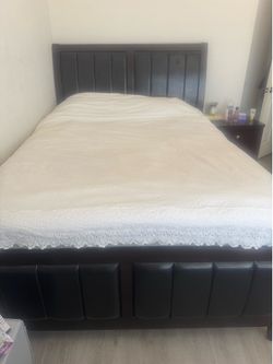 Bedroom set w/mattress included