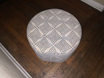 White round ottoman