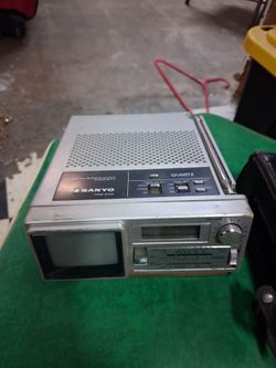 Vintage, a m f m  clock , radio and t v