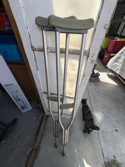 Adjustable crutches