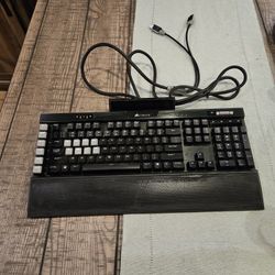 Corsair K95 RGB Platinum With iCUE Nexus Touch Screen