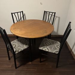 Round Dinner table