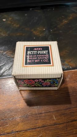 Avon Petit-Point Bird of Paradise Cream Sachet 1 oz.