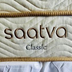 Saatva Classic - king mattress- Perfect Condition