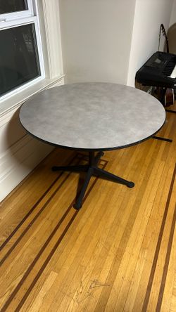 Round Table