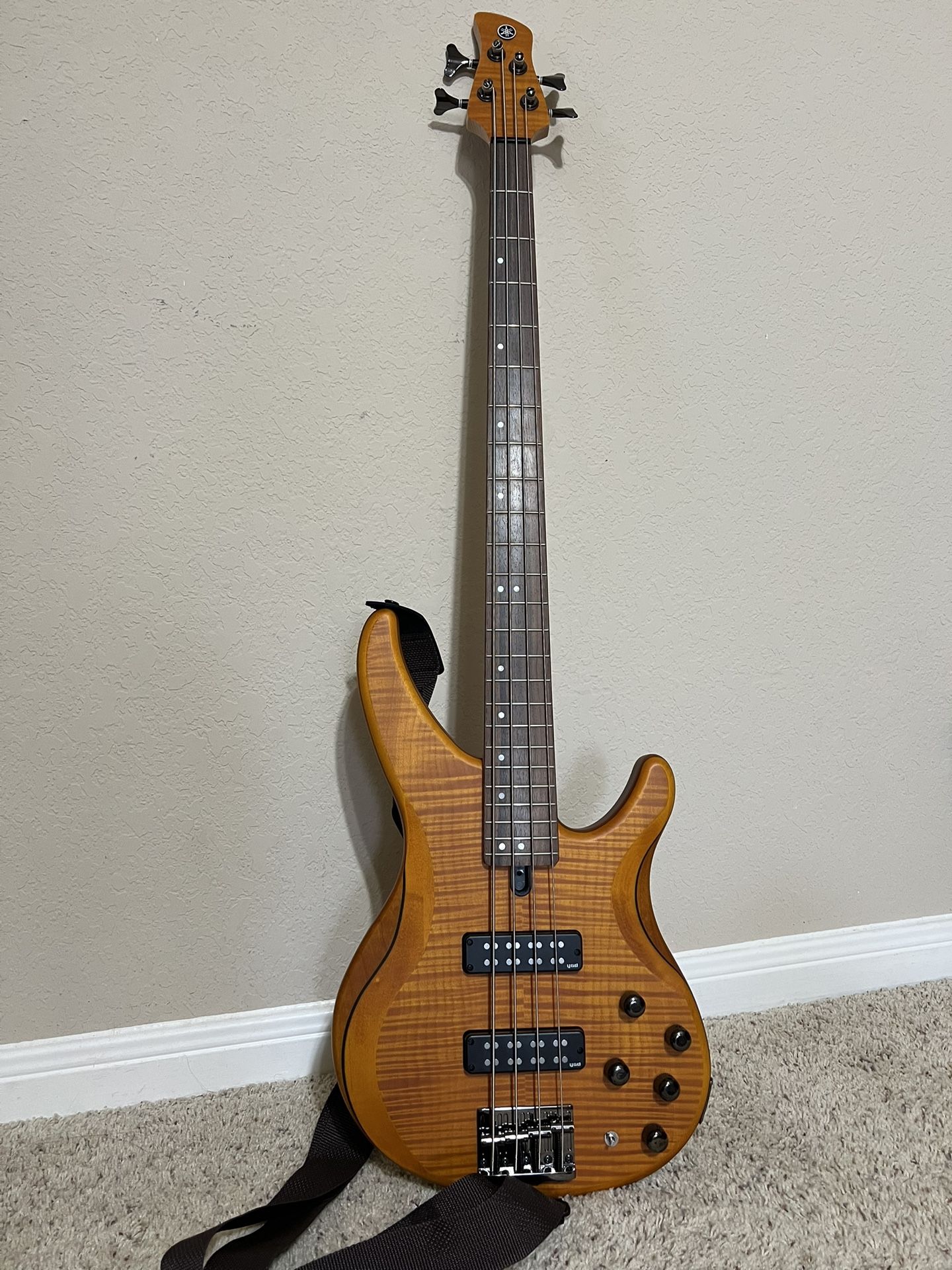 Yamaha Bass: TRBX604FM