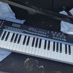 Axiom 49 Midi Controller w/ Stand