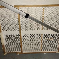 Munchkin baby gate