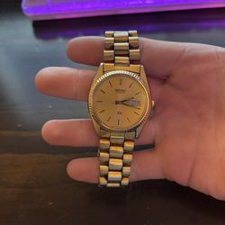 Seiko Men’s SUR442 essentials Watch