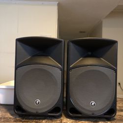 Mackie 12-A  Thump Powered Speakers 