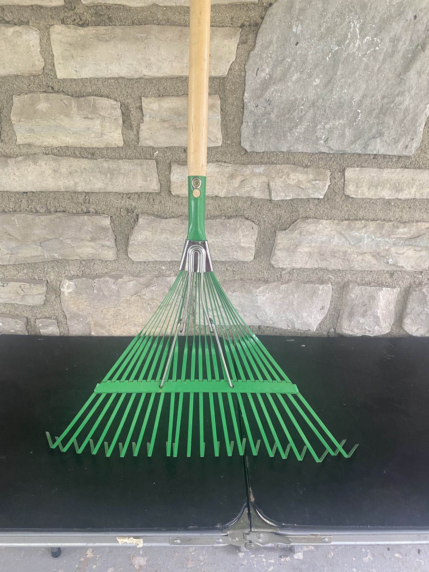 Scotts-branded leaf rake New ( pick up only )