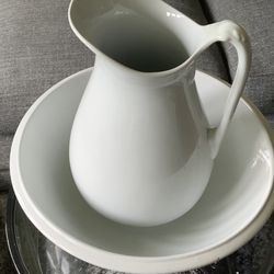 LARGE VINTAGE BOWL WITH PITCHER