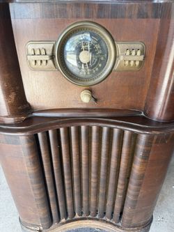 Late 1930’s ZENITH Console Radio 5808