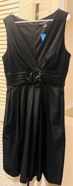 Women’s little black 👗 dress size 16 🌺 NEW