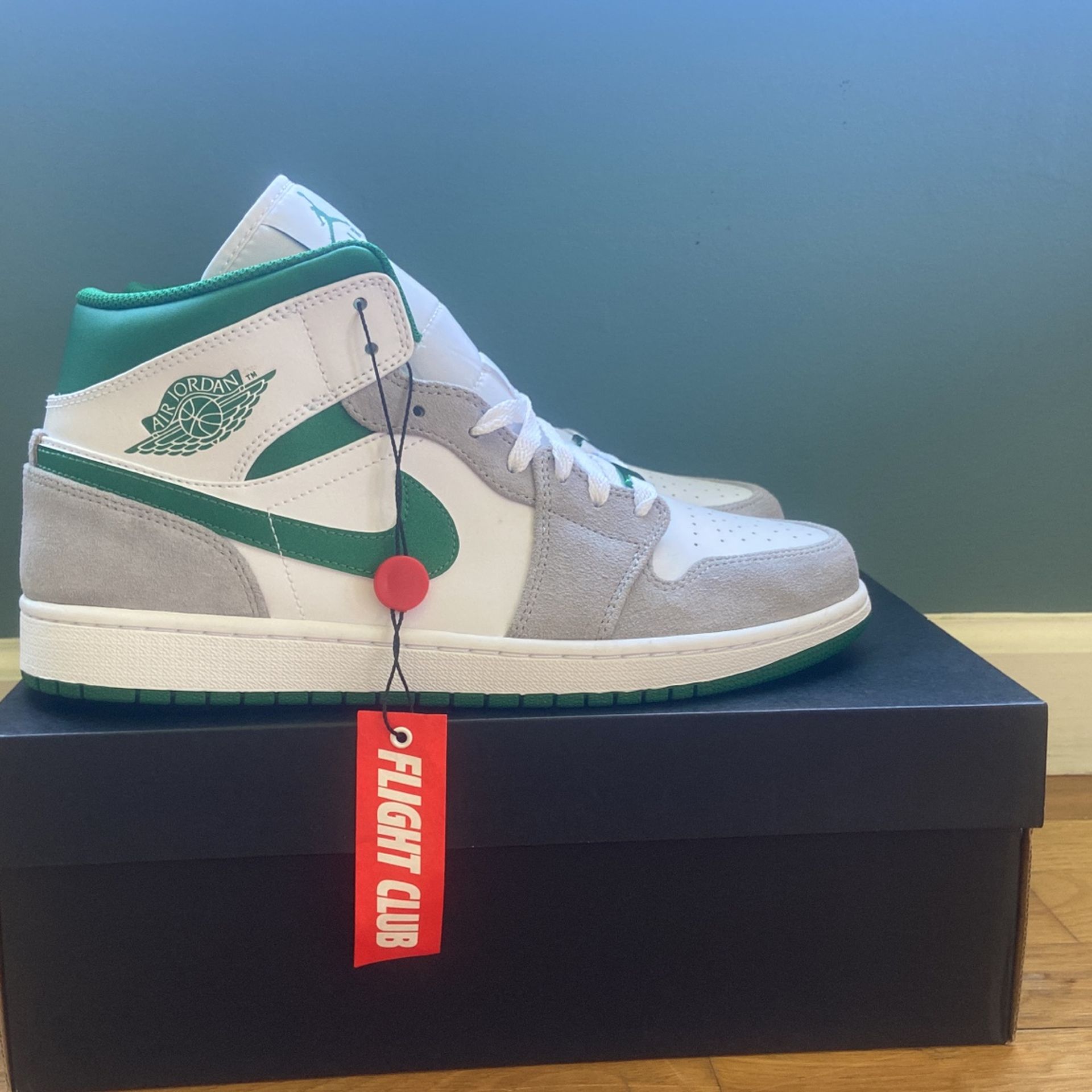 Air Jordan 1 Mid SE, White/Pine Green LT Smoke Grey, Size 11
